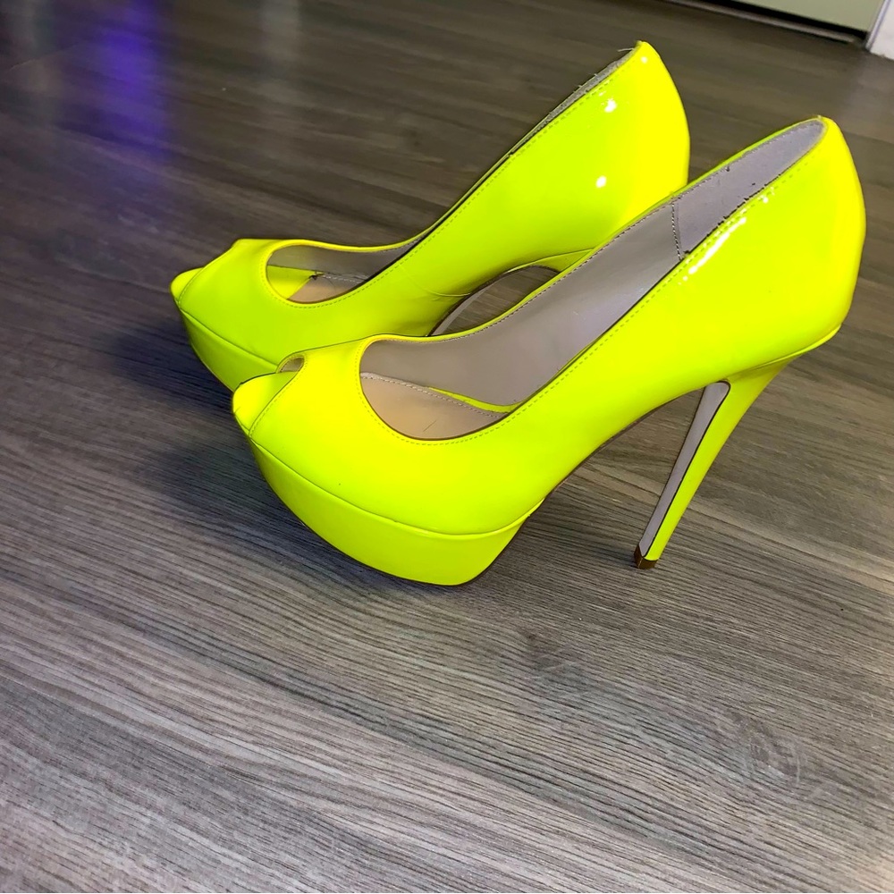 𝔹ℝ𝔸ℕ𝔻 ℕ𝔼𝕎 - Aldo size 38 Neon Yellow high heels